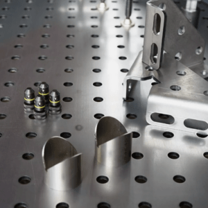Detailansicht Kugelspannbolzen 16mm, Spannbereich 12mm für Schweißtische mit dem Lochsystem D16.